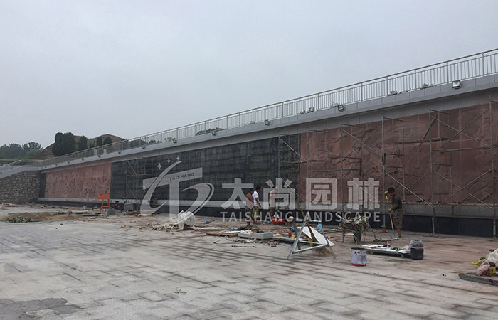 UG环球官网园林 义士浮雕